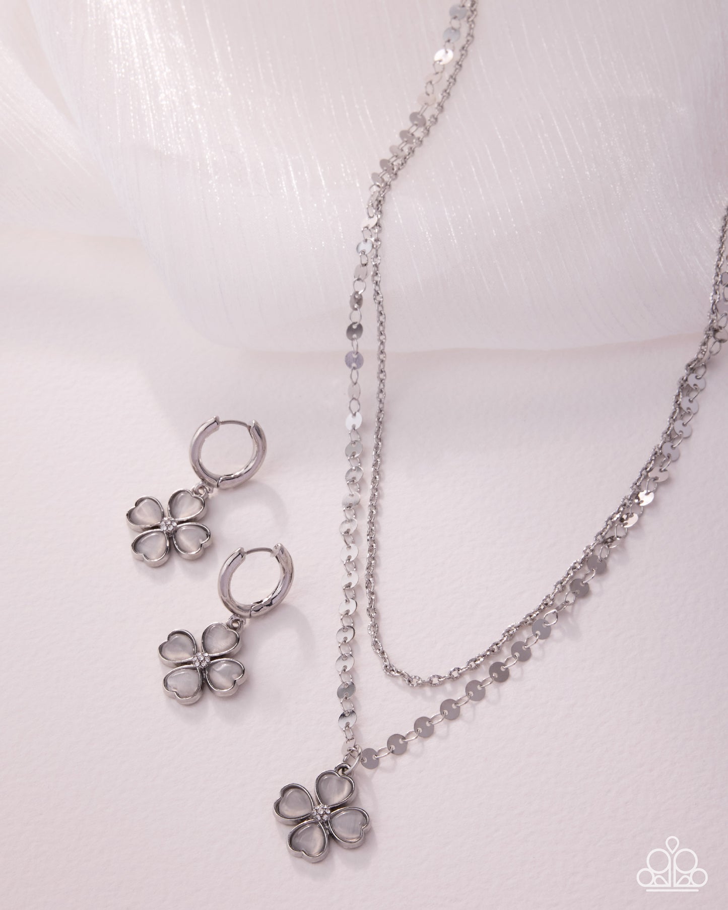 Feminine Flower - White